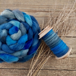 Blue / grey - wool roving for hand spinning, slovak merino, handmade