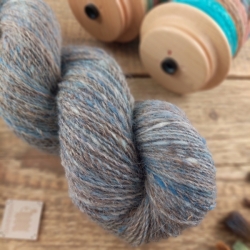 Hand Spun Wool Yarn blend merino alpaca kid mohair Woolento