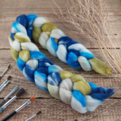 BLUE/ WHITE/ GREEN hand dyed wool roving | Woolento