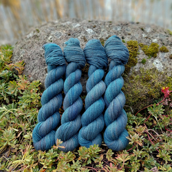MERINO - KAŠMÍR,  ručne farbená priadza, petrolejovo šedá | Woolento 