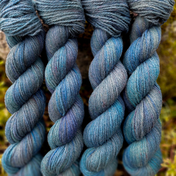 MERINO - KAŠMÍR,  ručne farbená priadza, petrolejovo šedá | Woolento 