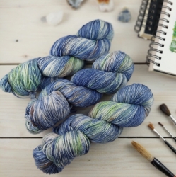 organic knitting yarn hand dyed luxurious wool merino deluxe DK Woolento  Metod blue