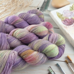VIOLETTA - fade set, hand dyed knitting yarn Woolento