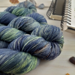 hand dyed knitting yarn organic wool merino deluxe DK Woolento  Medard blue