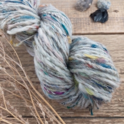 Ručne pradená farbená vlna merino ekologická priadza na pletenie Woolento šedá