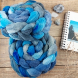 Blue / grey - wool roving for hand spinning, slovak merino, handmade