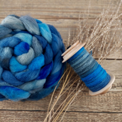 BLUE/ GREY hand dyed wool roving | Woolento