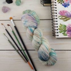 BERENIKA - biela - jemné merino fingering, Woolento, ručne farbená priadza na pletenie