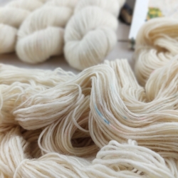 ručně barvená pletací příze merino fingering Woolento - Bella