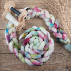 BÍLÁ/CANDY ručně barvený česanec | Woolento