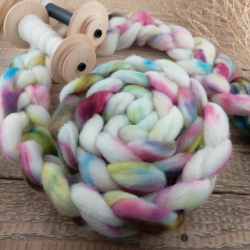 Biela / cukríková - česanec Woolento na pradenie, slovenské merino, ručne farbené