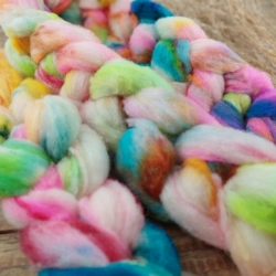 White graffiti wool roving for spinning felting slovak fine merino Woolento