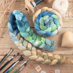BLUE/ BURGUNDY/ GREEN hand dyed wool roving | Woolento - kopie