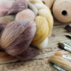 česanec Woolento na pradenie, ponožková zmes vlna a tencel, hnedá ružová zlatá