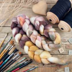 BROWN/ PINK/ GOLD hand dyed top roving | Woolento