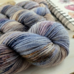 hand dyed speckled sock knitting yarn 4ply Woolento-Bianca