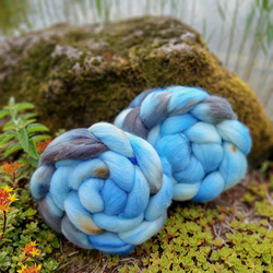 BABY BLUE/ WHITE/ GREY merino extra fine wool roving  | Woolento