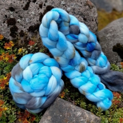 LIGHT BLUE/ GREY hand dyed merino wool | Woolento