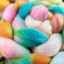 ŽIARIVÝ MIX ručne farbený česanec merino vlny | Woolento