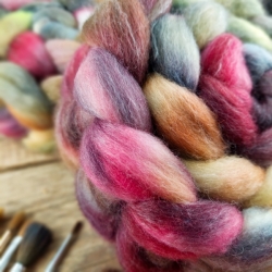Sock wool roving for hand spinning, blend of wool and tencel, burgundy olive grey