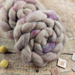 HNEDÁ/ STARORUŽOVÁ česanec alpaca superfine | Woolento
