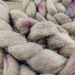 HNEDÁ/ STARORUŽOVÁ česanec alpaca superfine | Woolento