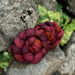TMAVÁ BORDOVÁ  česanec, merino extra jemné | Woolento