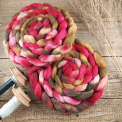 ČERVENÁ/ HNEDÁ merino fine, ručne farbený česanec | Woolento