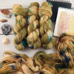 CLEO - hand dyed yarn Woolento