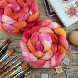 ČERVENÝ MIX merino fine, ručne farbený česanec | Woolento 