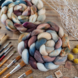 CREAM/ TAUPE  hand dyed wool roving | Woolento 
