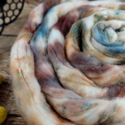 KRÉMOVÁ/ TAUPE ručne farbený česanec merino a hodváb | Woolento
