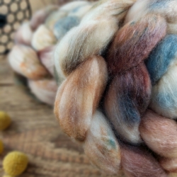 KRÉMOVÁ/ TAUPE ručne farbený česanec merino a hodváb | Woolento