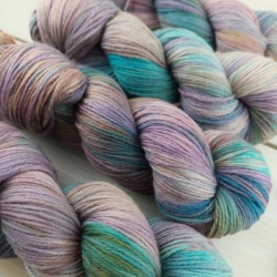DOLORES - hand dyed knitting wool yarn, merino deluxe DK, Woolento 