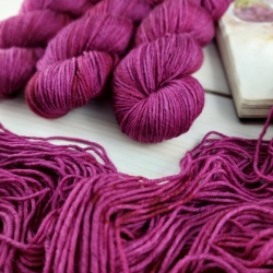 VIVA MAGENTA- hand dyed merino sock yarn 8-ply, Woolento - kopie