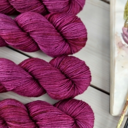 VIVA MAGENTA- hand dyed merino sock yarn 8-ply, Woolento - kopie