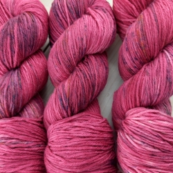 wool knitting yarn hand dyed merino deluxe DK Woolento Ela pink
