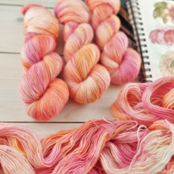 GERALDINE - hand dyed yarn, fine merino fingering, Woolento