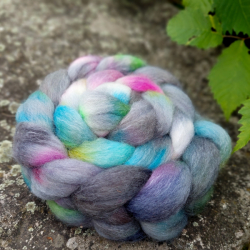 GREY/ GRAFFITI merino extra fine wool roving  | Woolento 