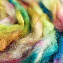 GLOW NYLON  ručne farbené trblietavé  vlákno na tvorenie | Woolento