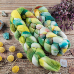 GREEN/ YELLOW/ WHITE hand dyed merino wool roving | Woolento