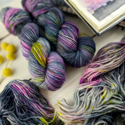 HANNA - hand dyed yarn, fine merino wool worsted, Woolento