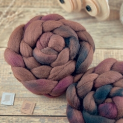 Hnedá - česanec vlny merino fine Woolento, ručne farbené 