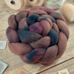 HNEDÁ ručne farbený česanec, merino extra jemné | Woolento