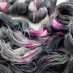 HELA ponožková pletací příze ručně barvená 4-nitka 4ply Woolento
