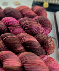 HAPPY ACCIDENT, hnedoružová, Merino Single 400 | Woolento