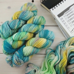 JOHANA ručne farbená priadza na pletenie jemná vlna merino worsted Woolento