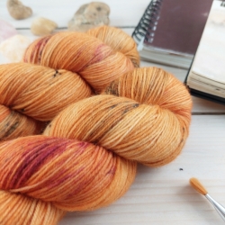 KAMILA - hand dyed sock yarn Woolento 