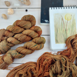 LOLA hand-dyed knitting yarn | Woolento