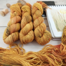 vlna na pletení ručně barvená jemné merino DK Woolento Lujza oranžová